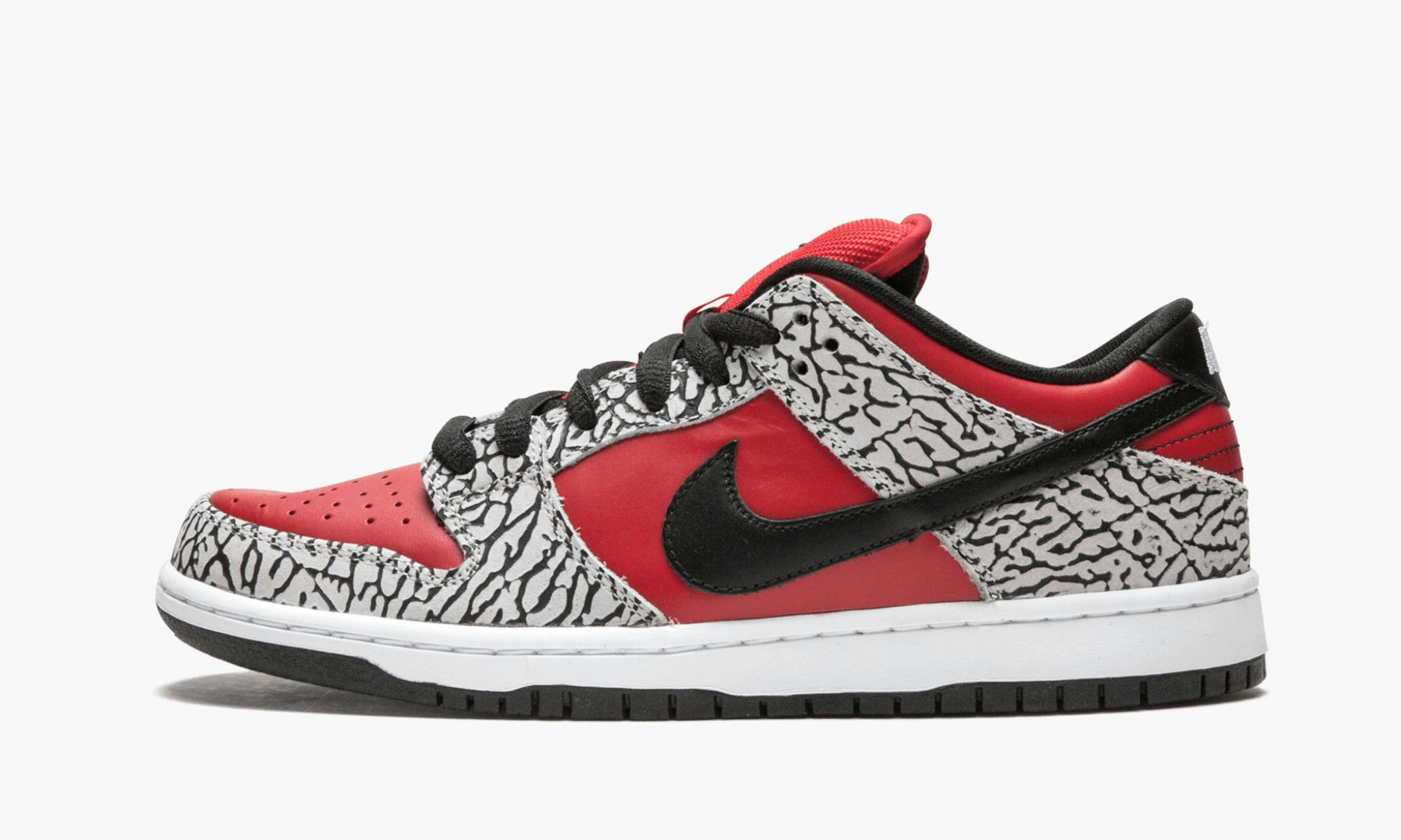 Supreme x Nike SB Dunk Low "Red Cement"