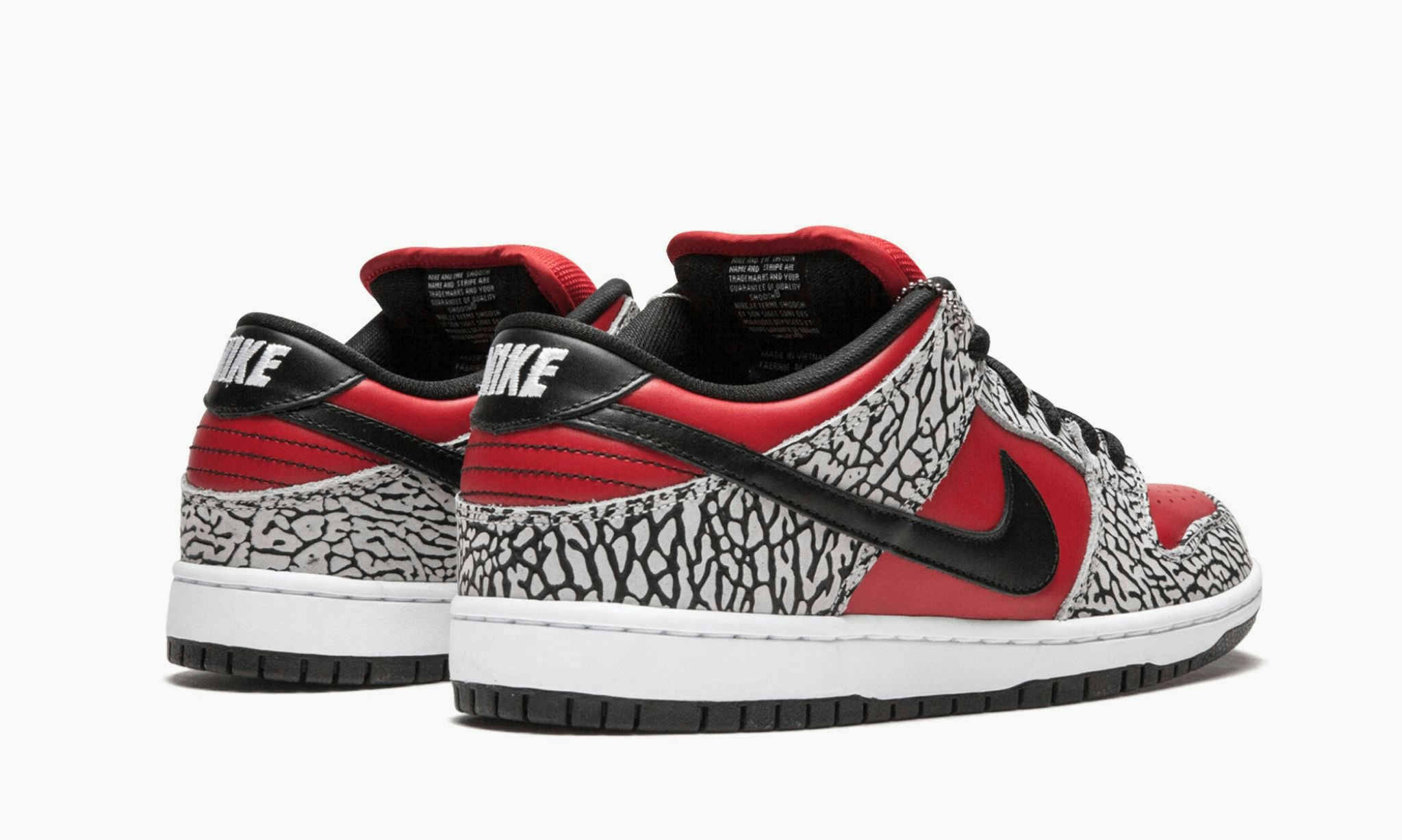 Supreme x Nike SB Dunk Low "Red Cement"