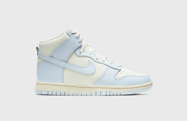 Nike Dunk High Wmns “Football Grey”