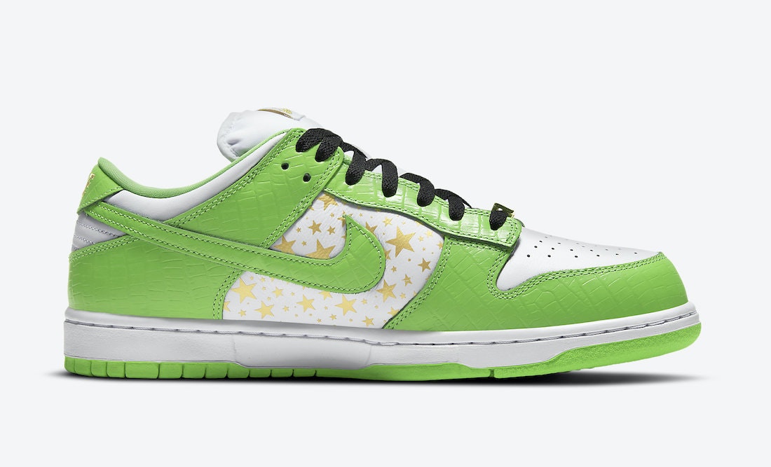 Supreme x Nike SB Dunk Low "Mean Green"