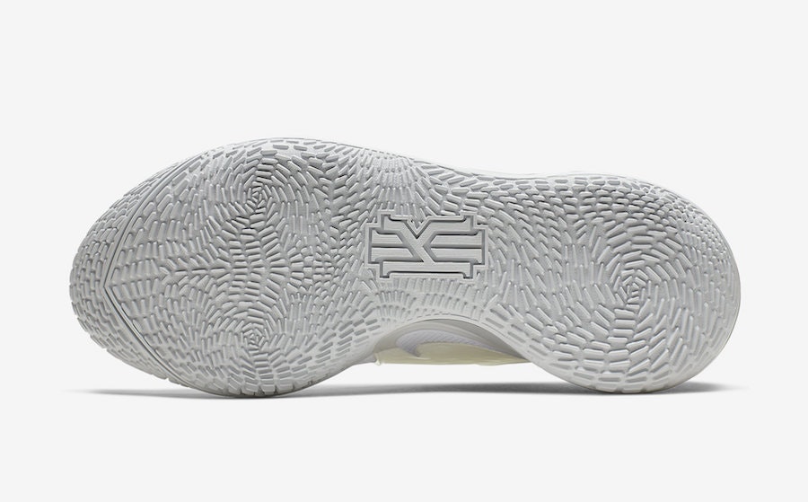 Spongebob Schwammkopf x Nike Kyrie 2 “Sandy”