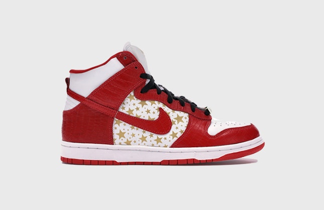 Supreme x Nike SB Dunk High Pro "Red Star"