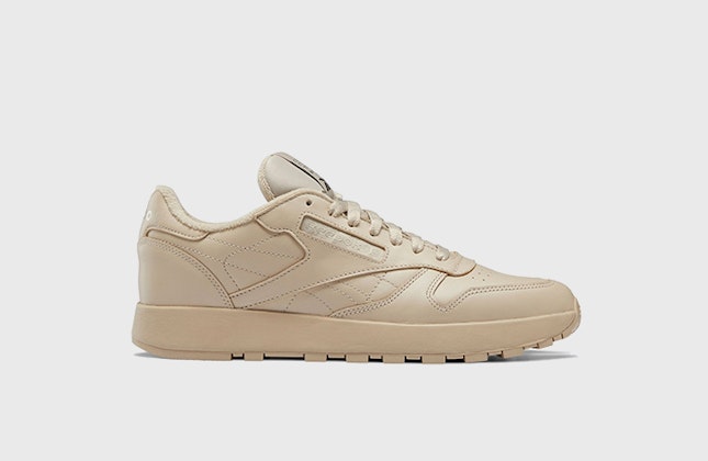 Maison Margiela x Reebok Classic Leather Tabi "Tan" Maison Margiela x Reebok Classic Leather Tabi "Tan"