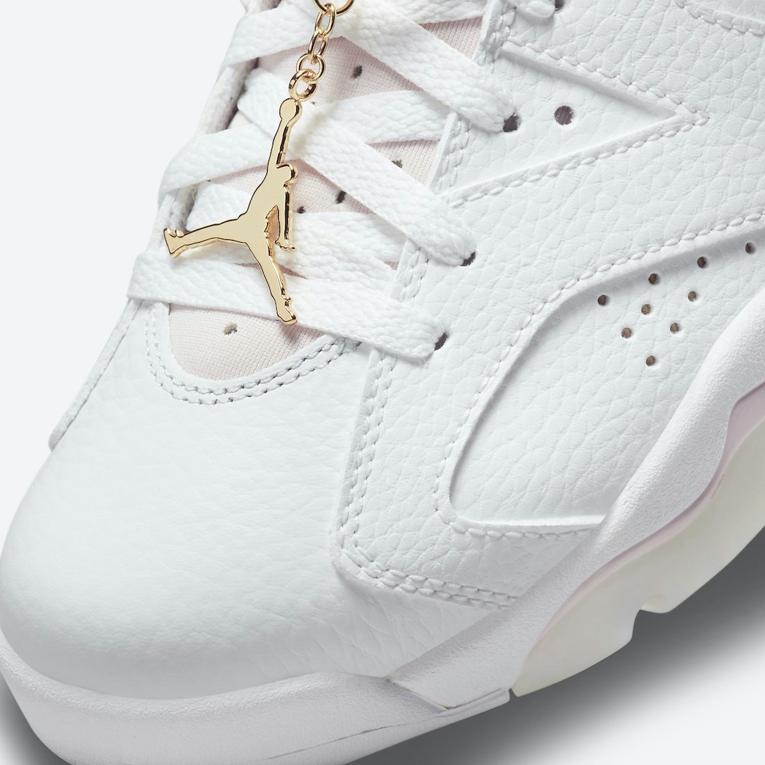 Air Jordan 6 Wmns “Gold Hoops”