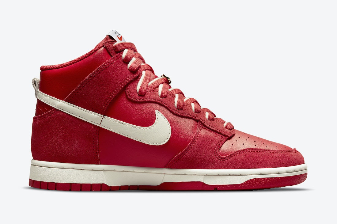 Nike Dunk High “First Use” (University Red)