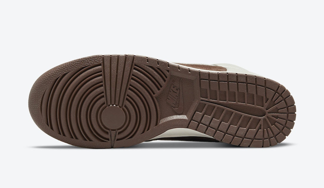 Nike Dunk High “Light Chocolate”