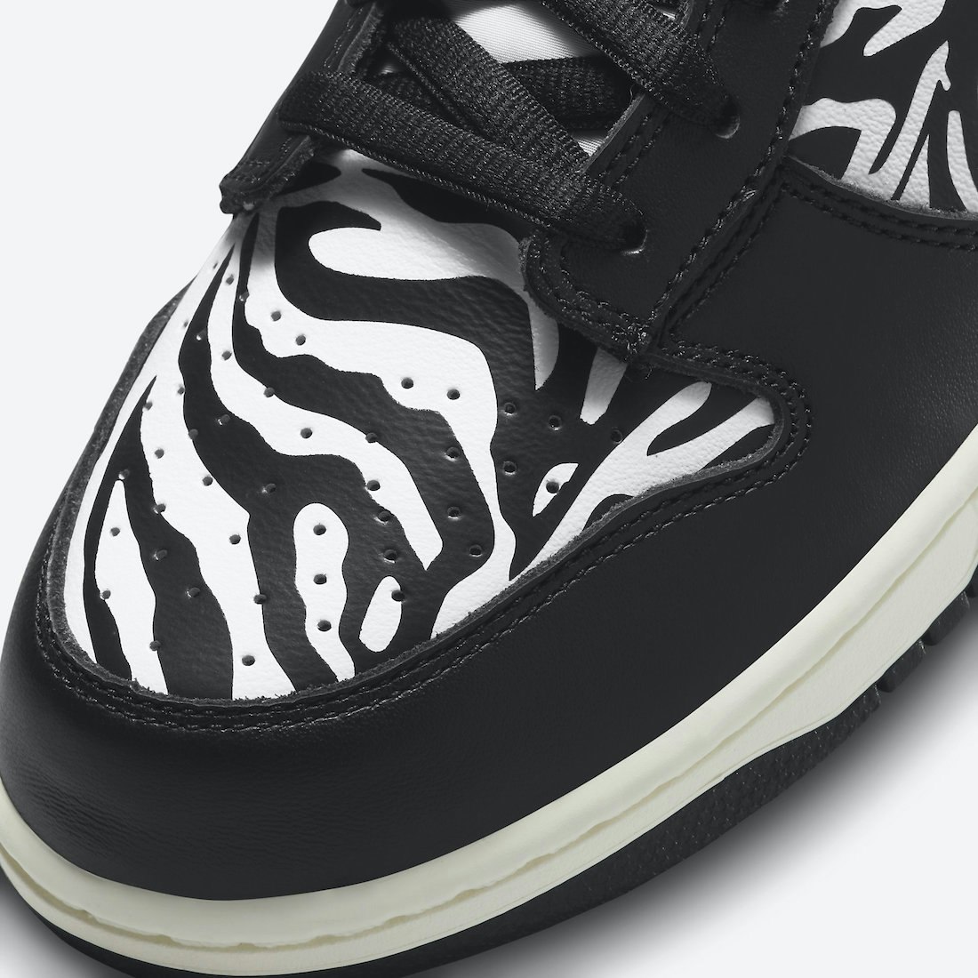 Quartersnacks x Nike SB Dunk Low “Zebra”