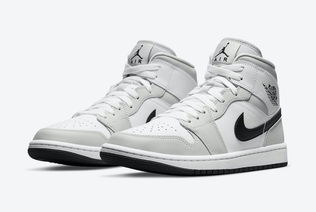 Air Jordan 1 Mid Wmns “Light Smoke Grey”