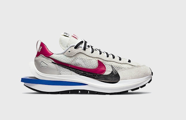 Sacai x Nike VaporWaffle "Royal Fuchsia"