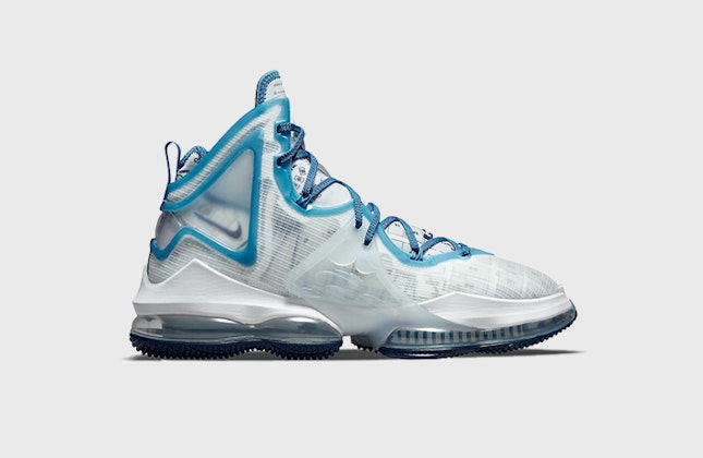 Space Jam x Nike LeBron 19 "Glacier" Space Jam x Nike LeBron 19 "Glacier"