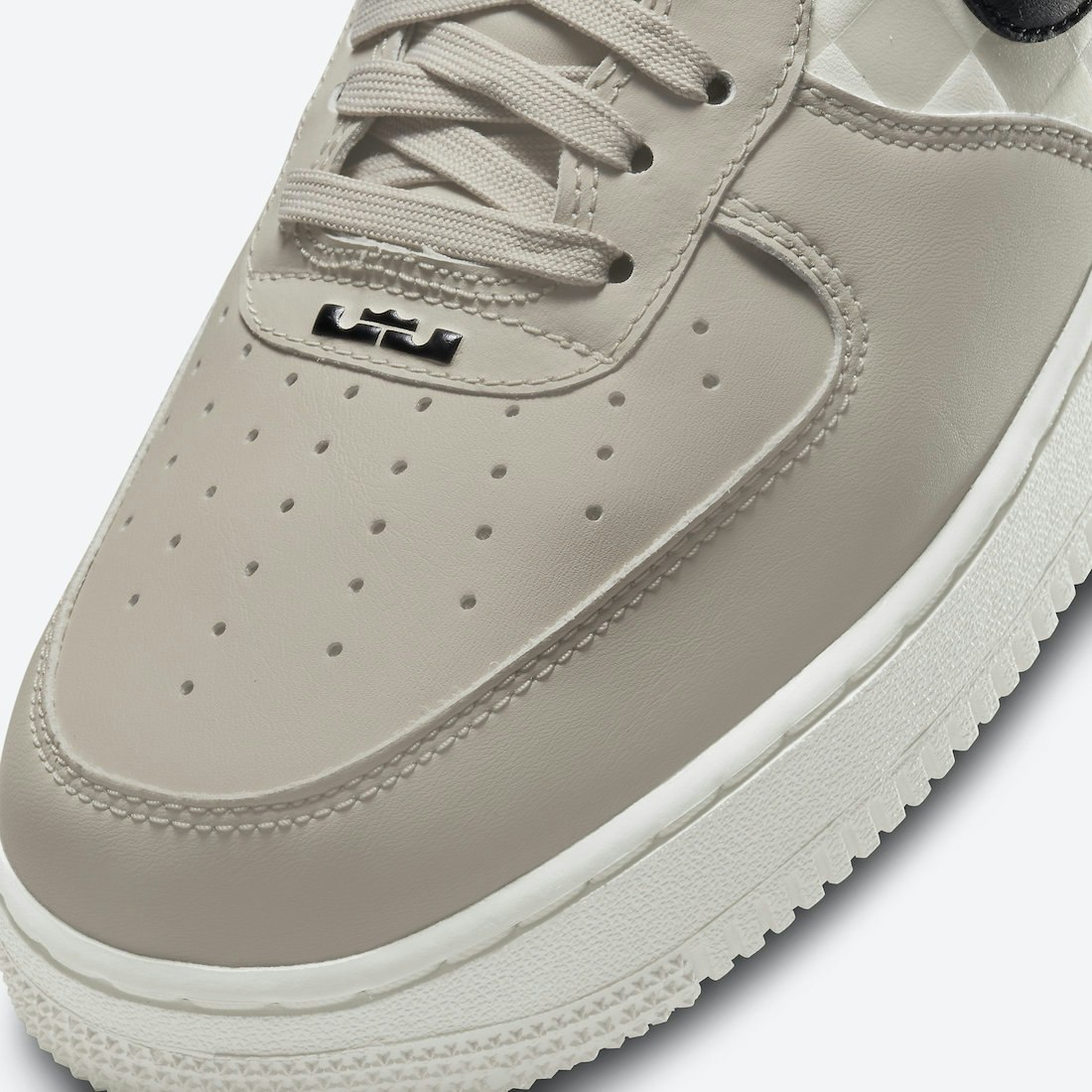 Lebron james nike hotsell air force 1
