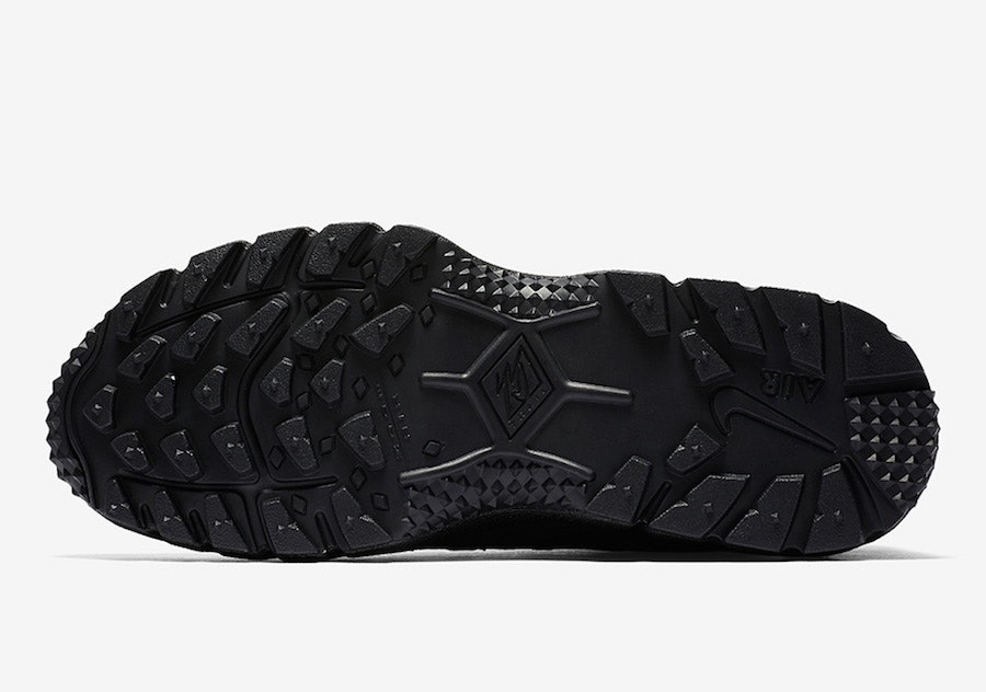 Supreme nike air humara black hotsell