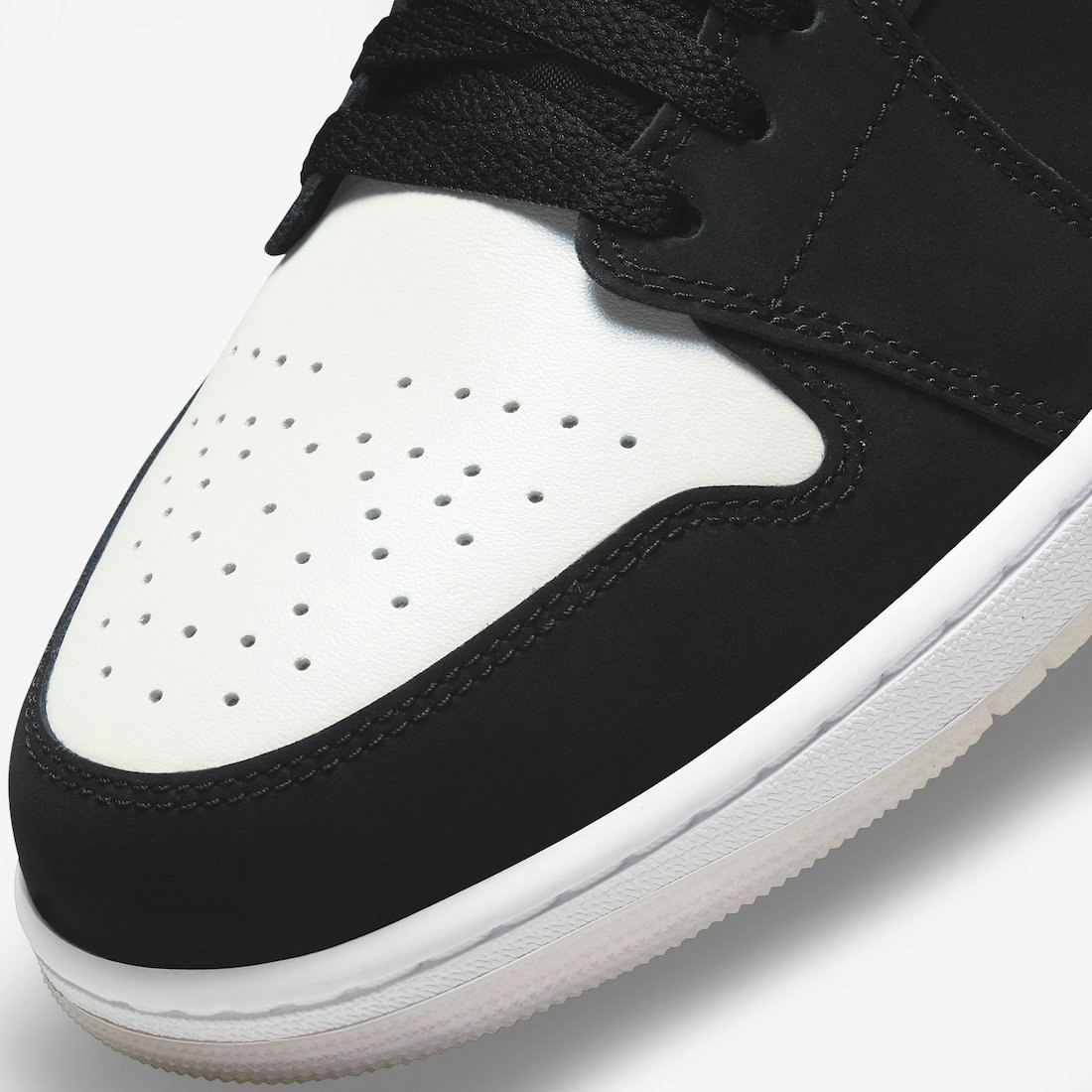 Air Jordan 1 Low “Black/White”