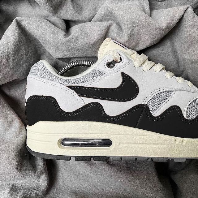 Patta x Nike Air Max 1 Black / White