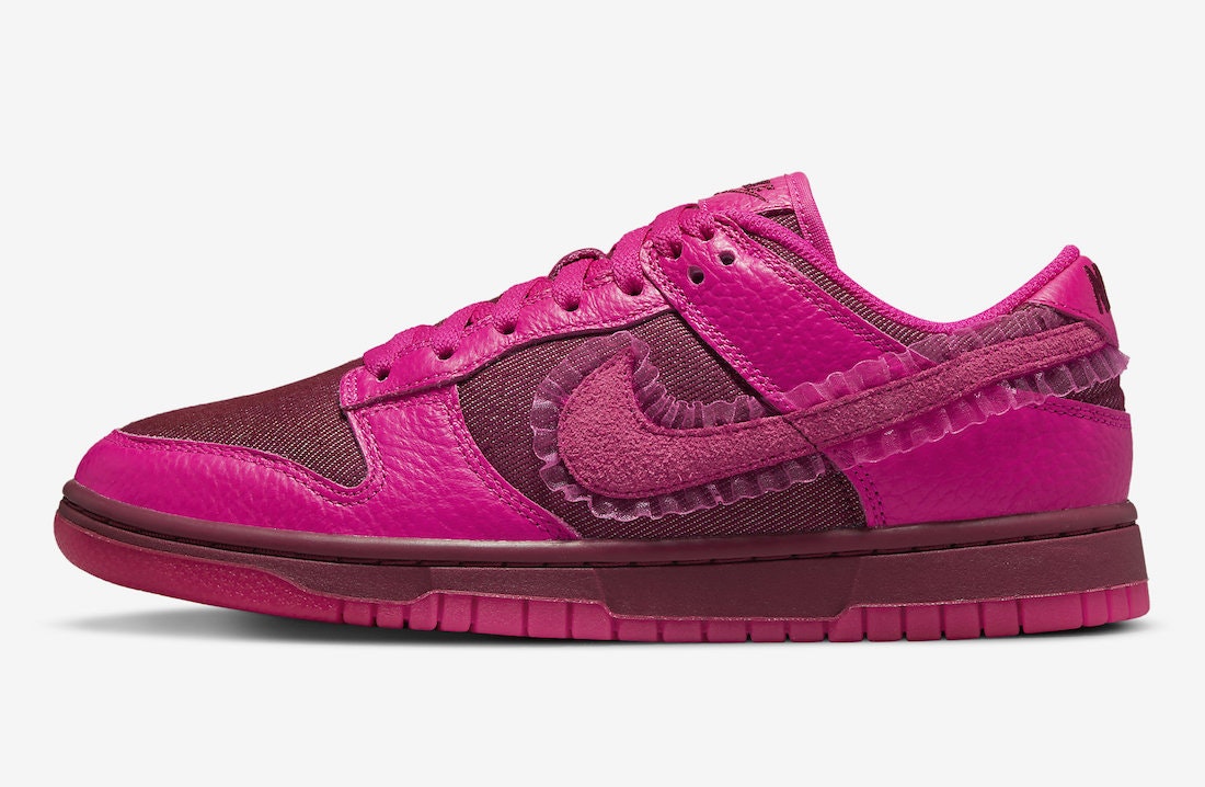 Nike Dunk Low “Valentine’s Day”