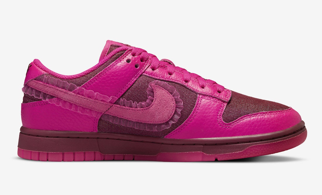 Nike Dunk Low “Valentine’s Day”