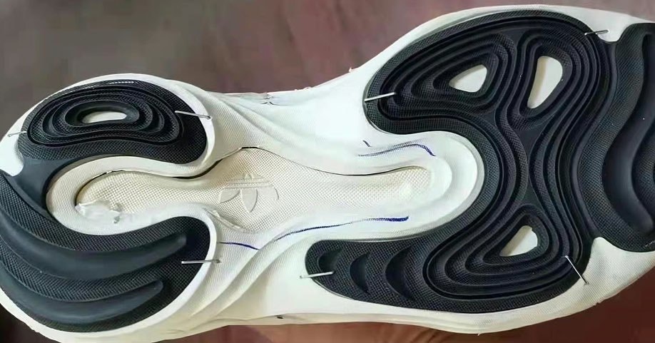 adidas YEEZY Foam Runner V2