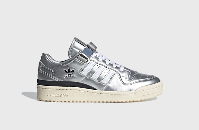 atmos x adidas Forum Low "Metallic Silver" atmos x adidas Forum Low "Metallic Silver"