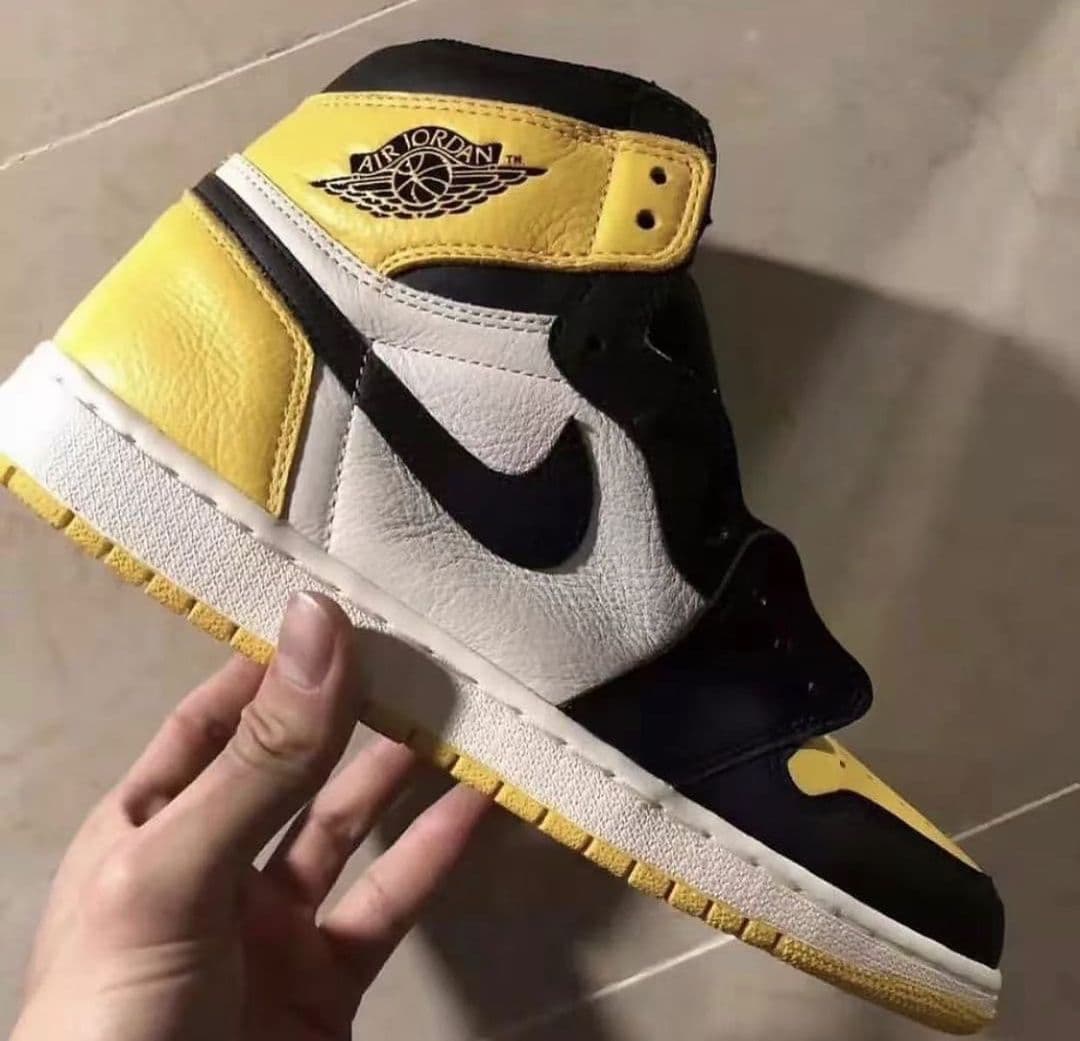 air jordan mid yellow toe