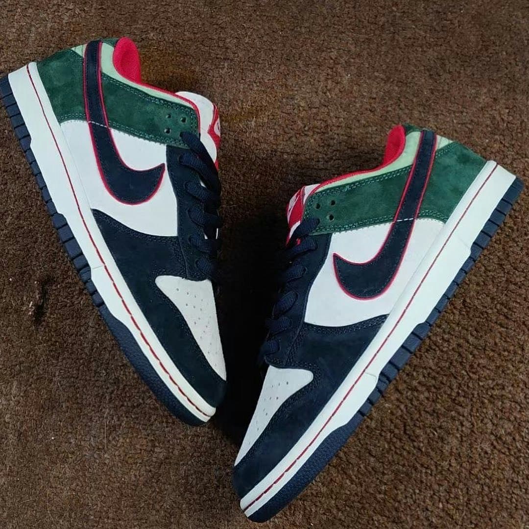 Nike Dunk Low "Navy, Green & Red" 