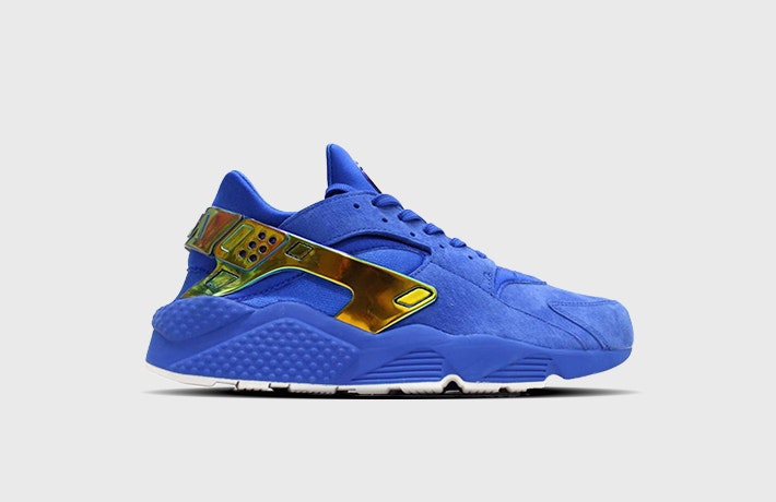 Undefeated x Nike Air Huarache "Hyper Cobalt"