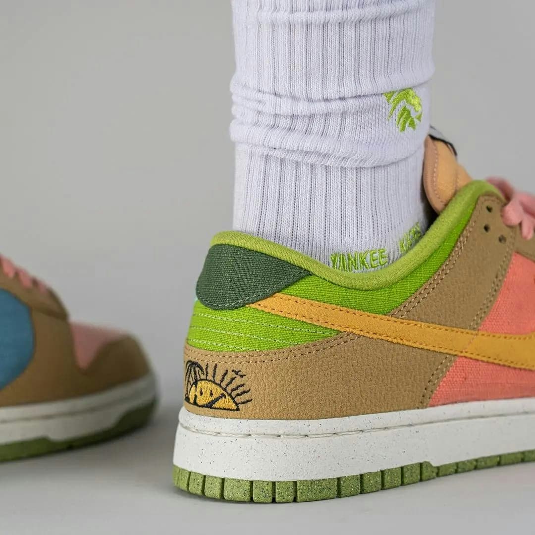 Nike Dunk Low SE "Nike Sun Club"