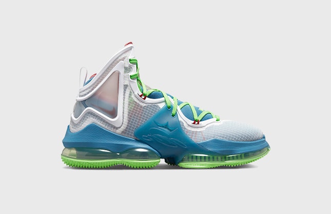 Nike LeBron 19 "Dutch Blue"