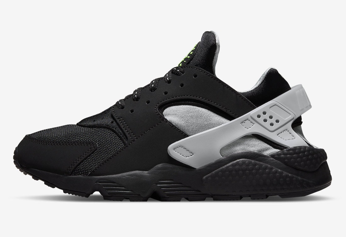 Nike Air Huarache "Black Strike"