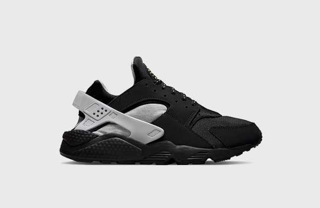 Nike Air Huarache "Black Strike" Nike Air Huarache "Black Strike"