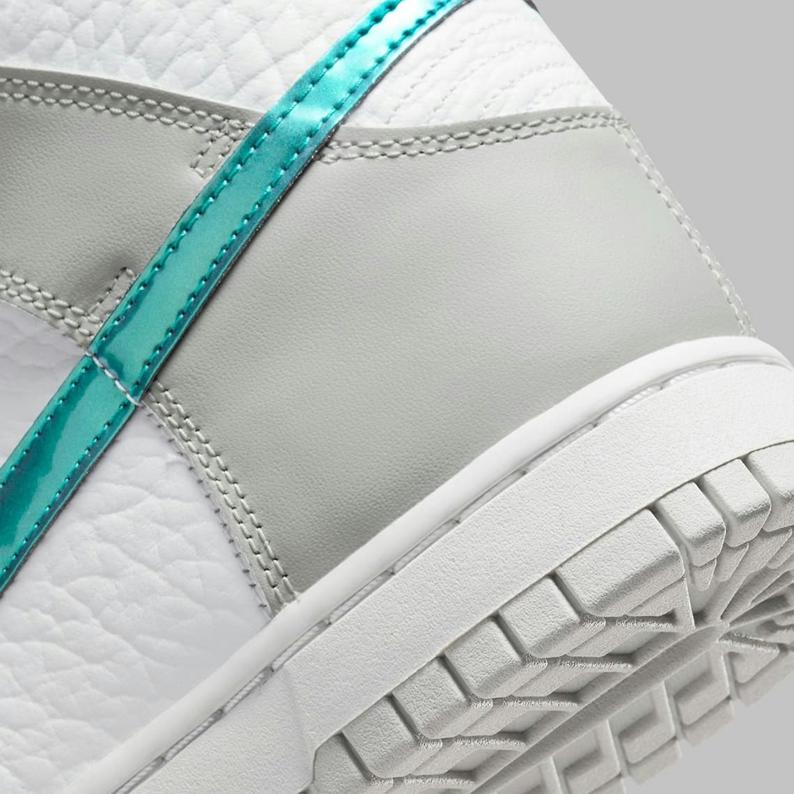 Nike Dunk High "Metallic Teal" 