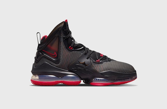 Nike LeBron 19 "Bred" Nike LeBron 19 "Bred"