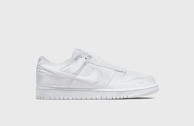 Dover Street Market x Nike Dunk Low "White Velvet" Dover Street Market x Nike Dunk Low "White Velvet"