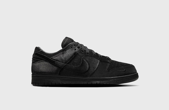 Dover Street Market x Nike Dunk Low "Black Velvet" Dover Street Market x Nike Dunk Low "Black Velvet"
