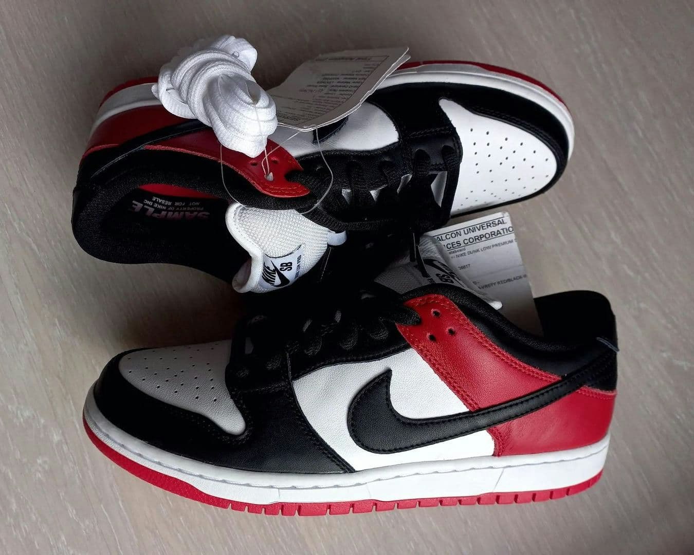 Nike SB Dunk Low "Black Toe"