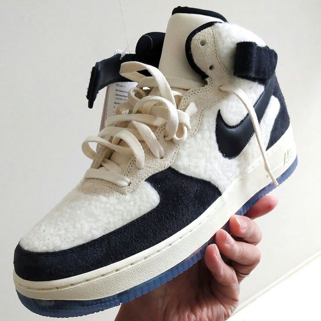 Nike Air Force 1 Mid "Panda" 