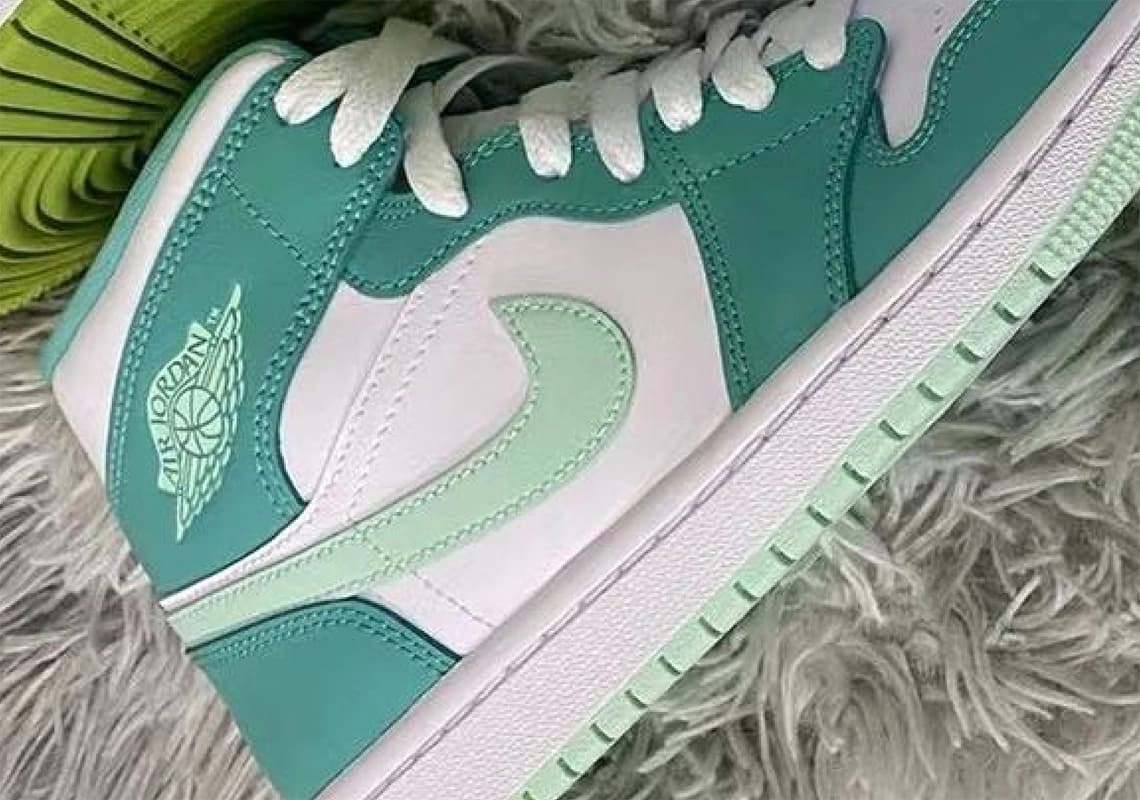 Air Jordan 1 Mid "Marine Green"