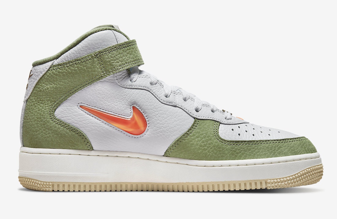 Nike Air Force 1 Mid "Light Olive"