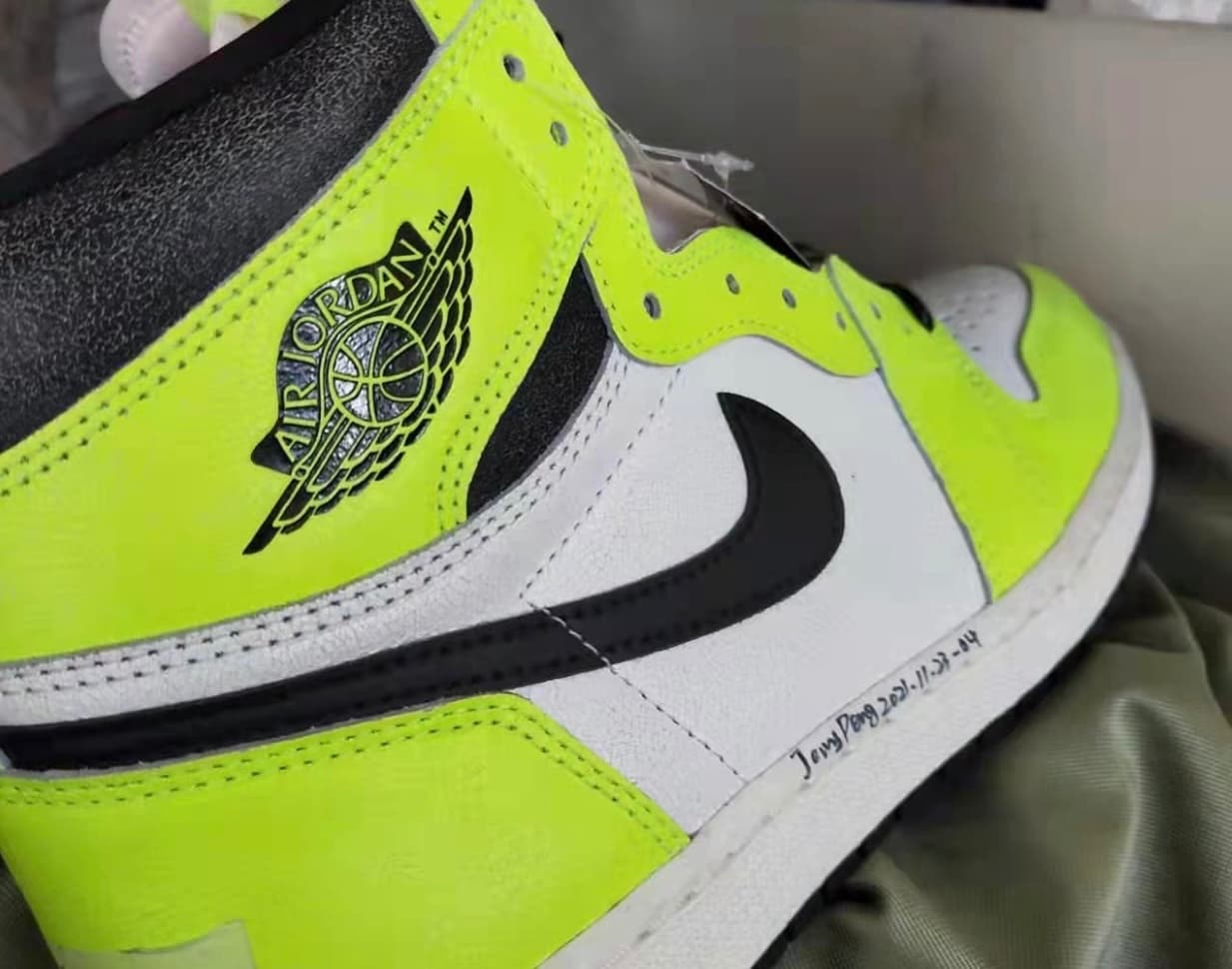 Air Jordan 1 High OG "Volt" 