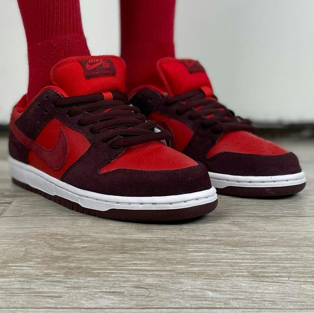 Nike SB Dunk Low "Cherry"