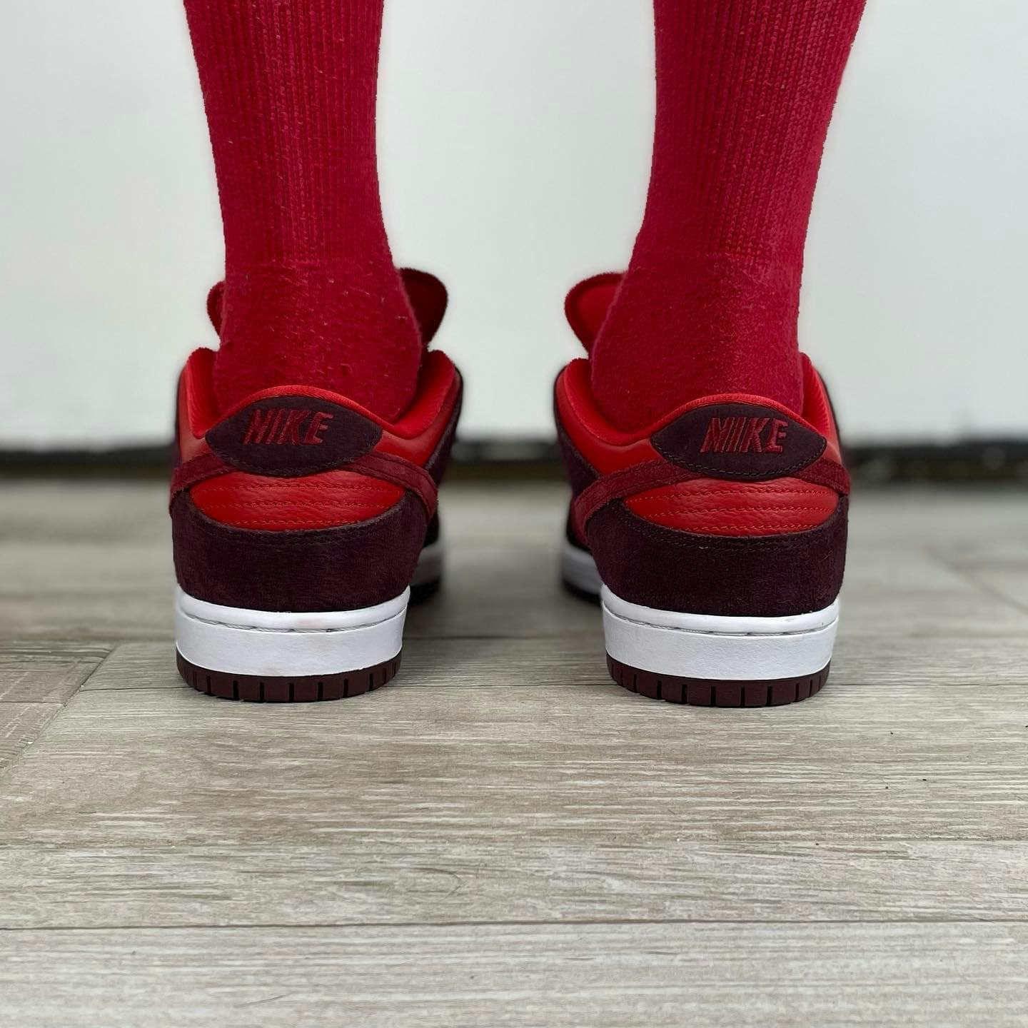 Nike SB Dunk Low "Cherry"