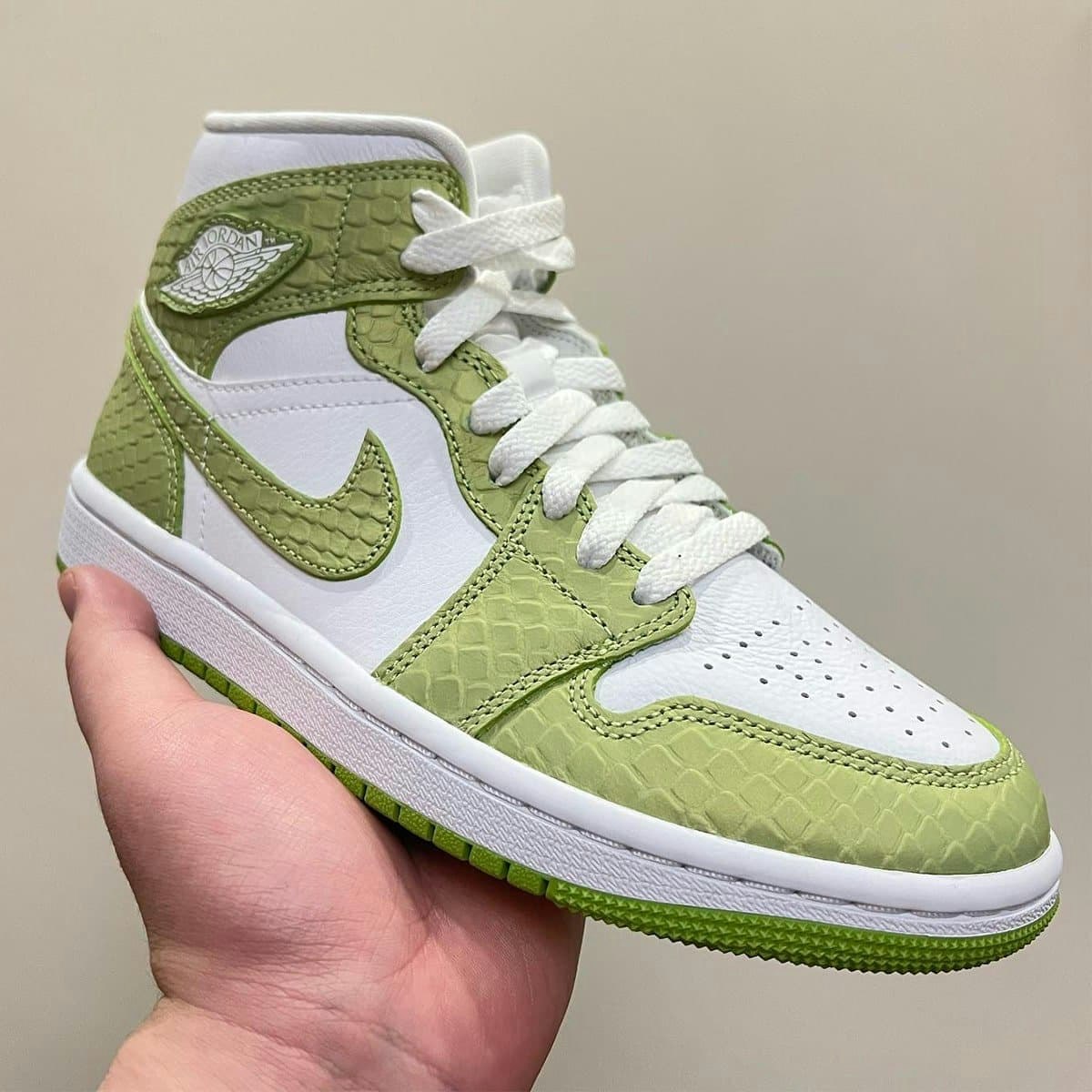 Air Jordan 1 Mid "Green Python" 