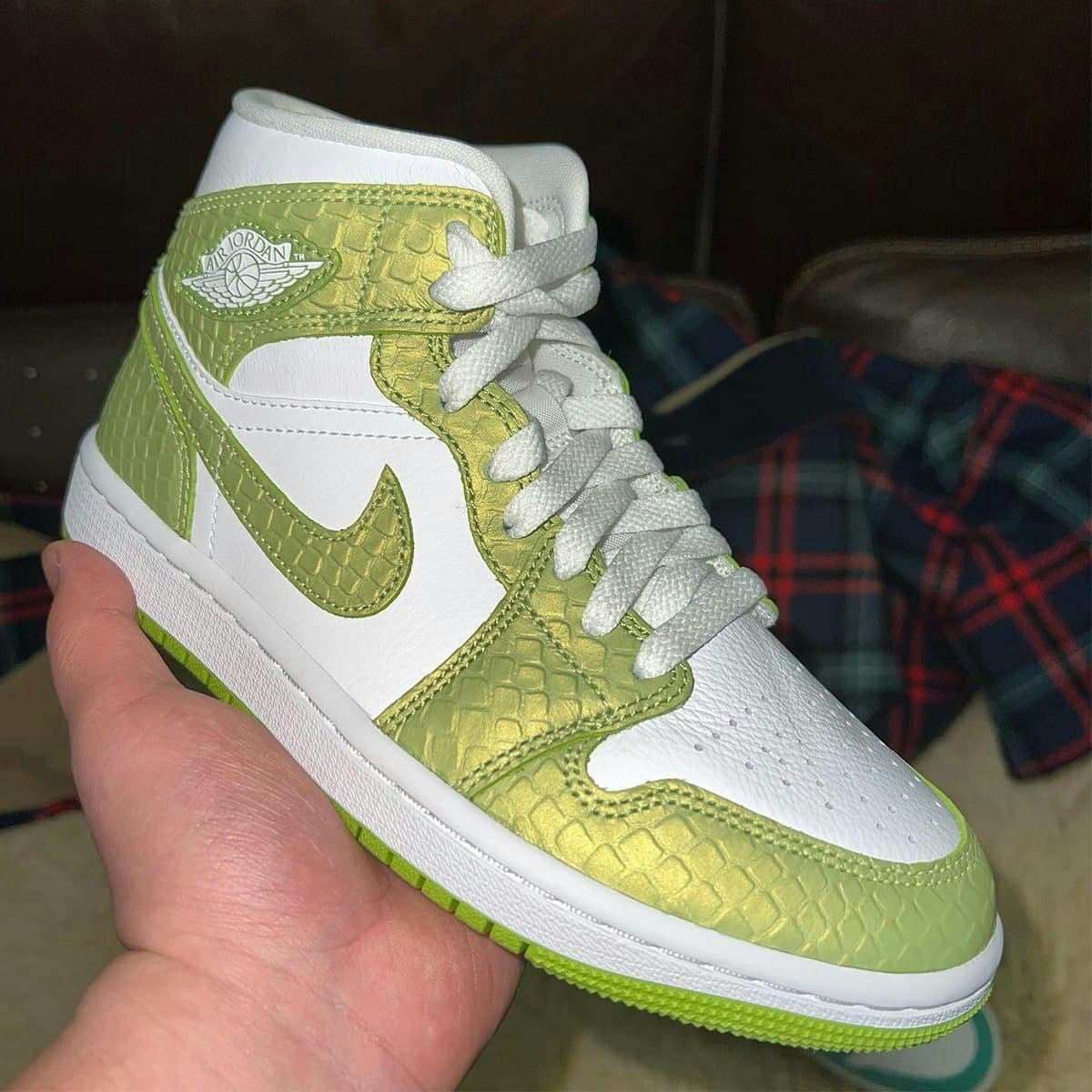 Air Jordan 1 Mid "Green Python" 