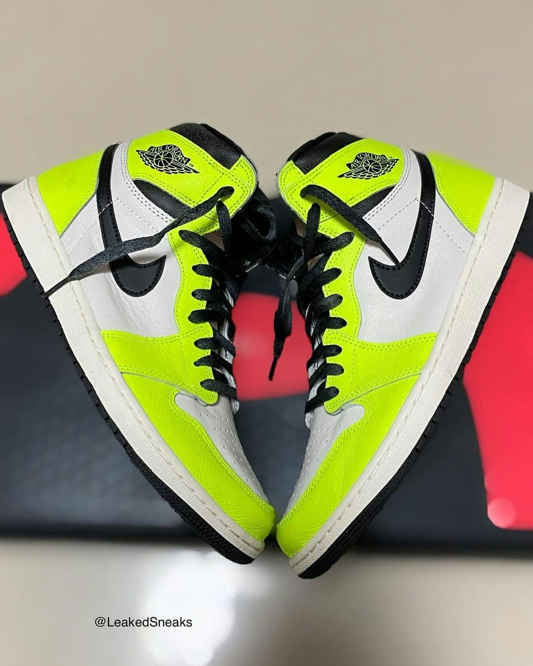 Air Jordan 1 High OG "Volt" 