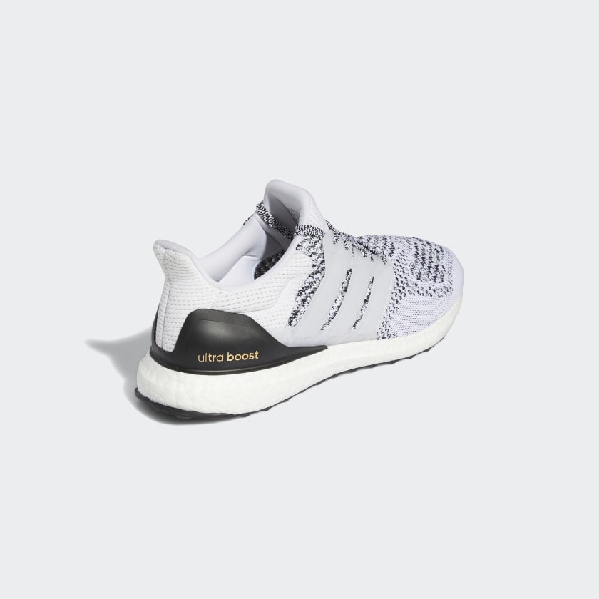 adidas Ultra Boost DNA "Oreo"