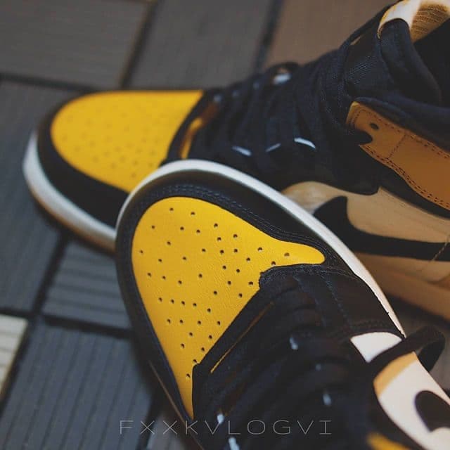 Air Jordan 1 Retro High "Yellow Toe" 