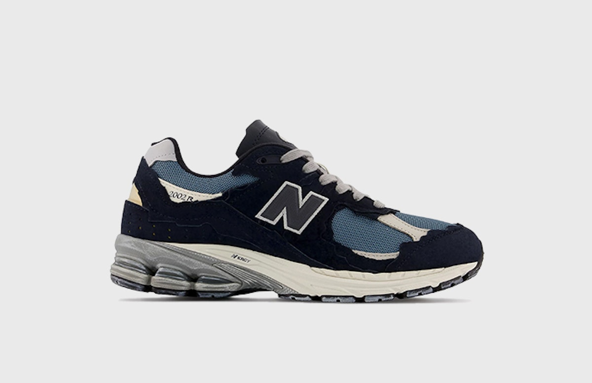 1646991220-new-balance-2002r- 