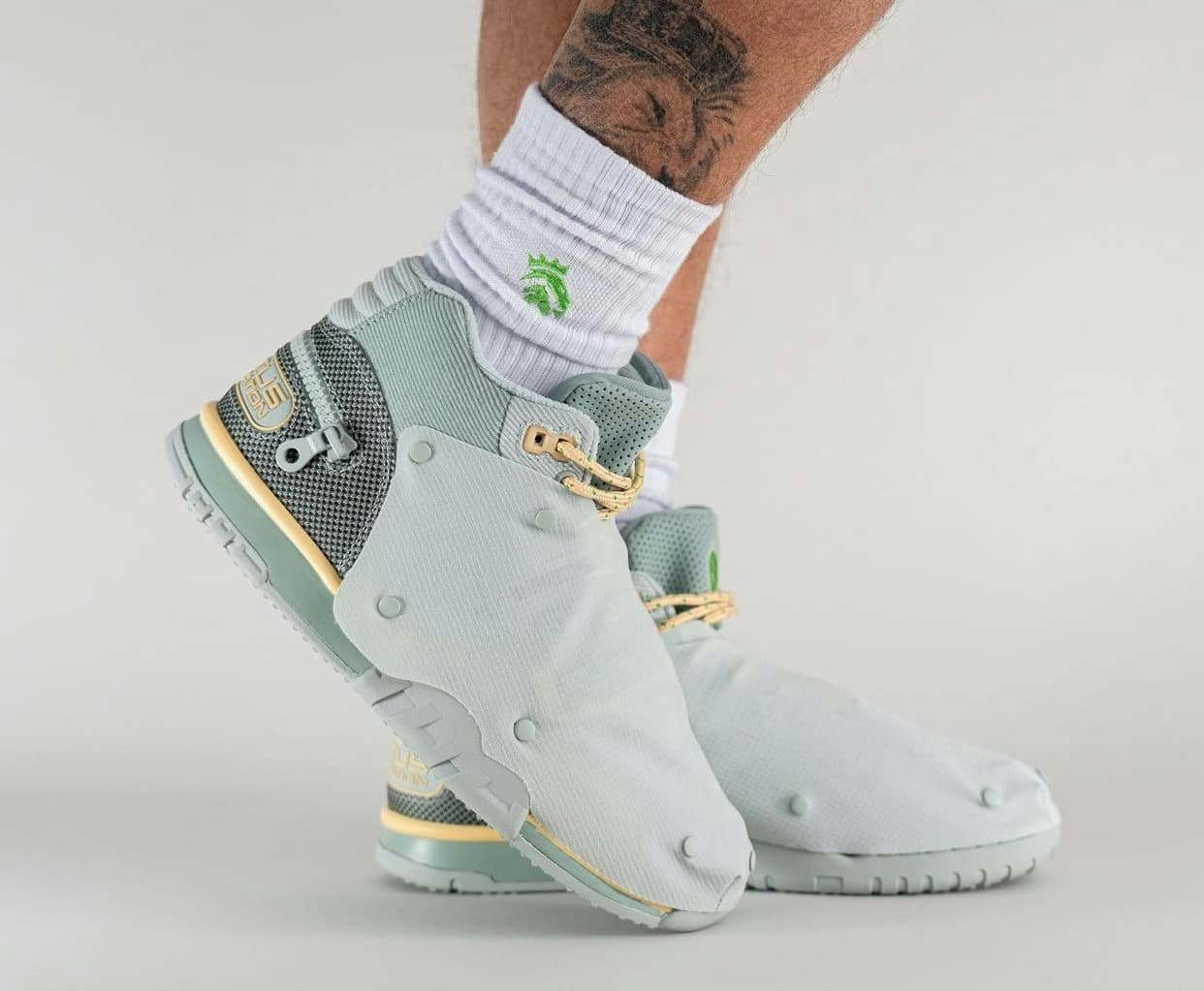 Travis Scott x Nike Air Trainer 1 "Grey Haze"