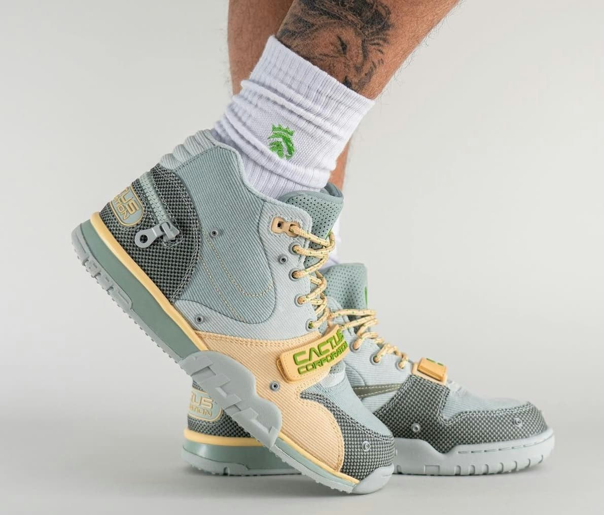 Travis Scott x Nike Air Trainer 1 "Grey Haze"