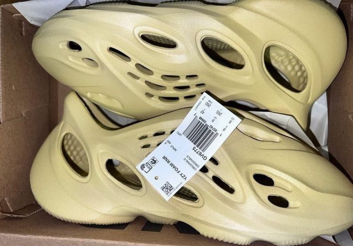 foam runner sulfur stockx