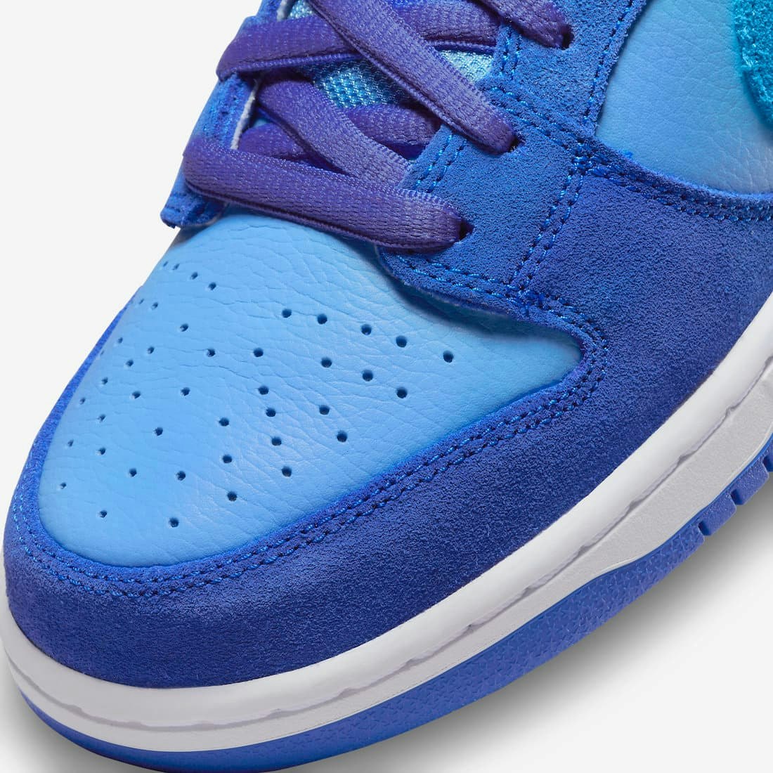 Nike SB Dunk Low "Blue Raspberry" 